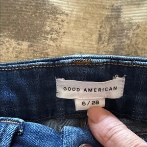 Good American Distressed Denim Jeans Excellent Condition ♥️